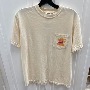 Calling all Crawfish Lovers? Cream Graphic Pocket T-Shirt size Large